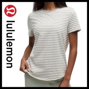 Lululemon Love Crewneck T-Shirt
Narrow Bold Stripe Sky Fall Soft Ivory Size (16)
